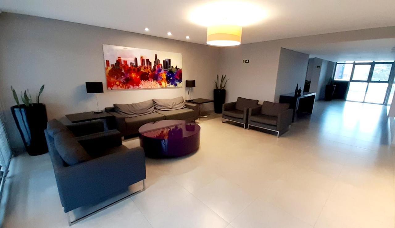 Estudio Aconchegante No Centro De Curitiba - Ar Condicio E Localizacao Perfeita! Bagian luar foto