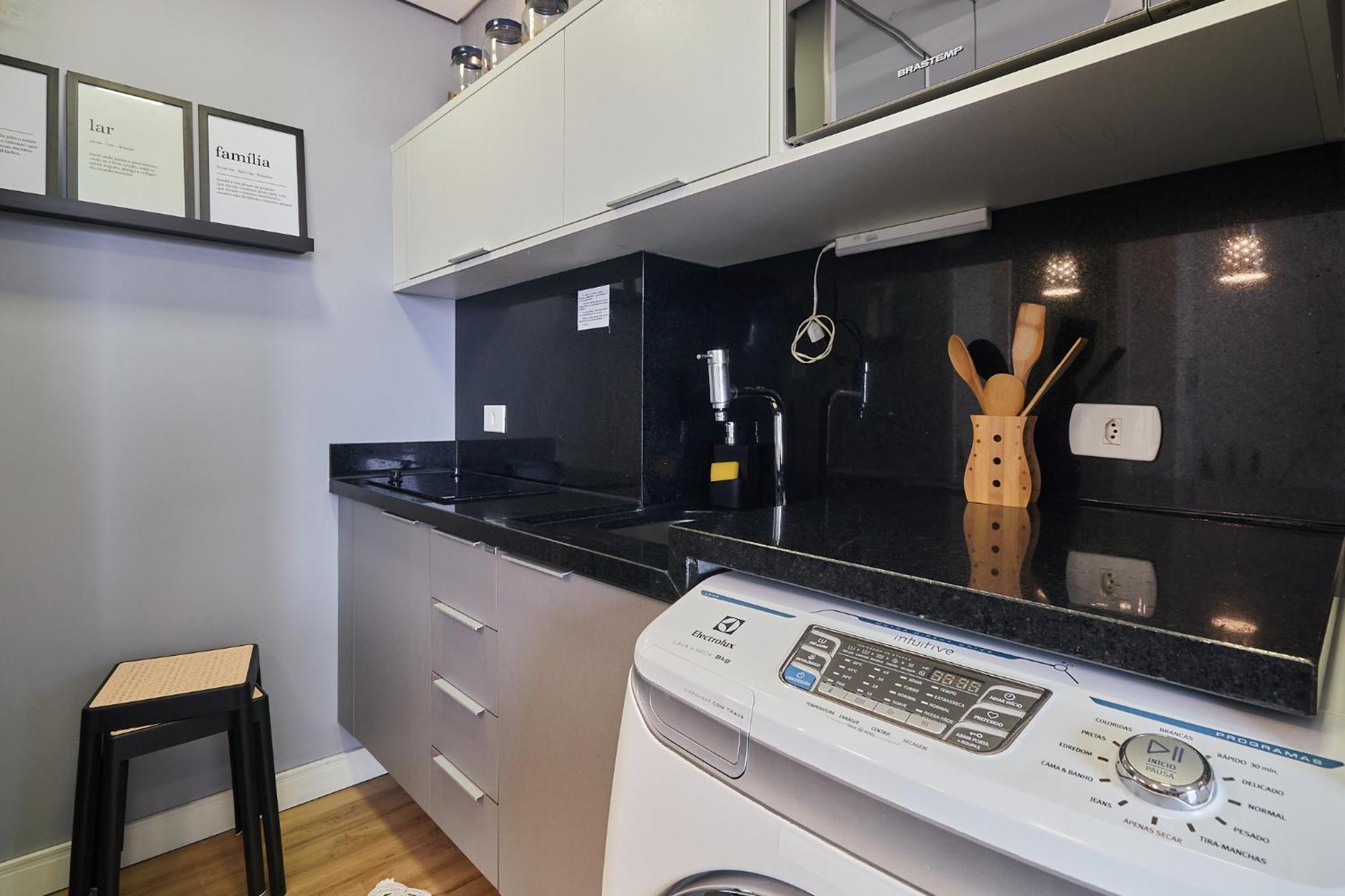 Estudio Aconchegante No Centro De Curitiba - Ar Condicio E Localizacao Perfeita! Bagian luar foto