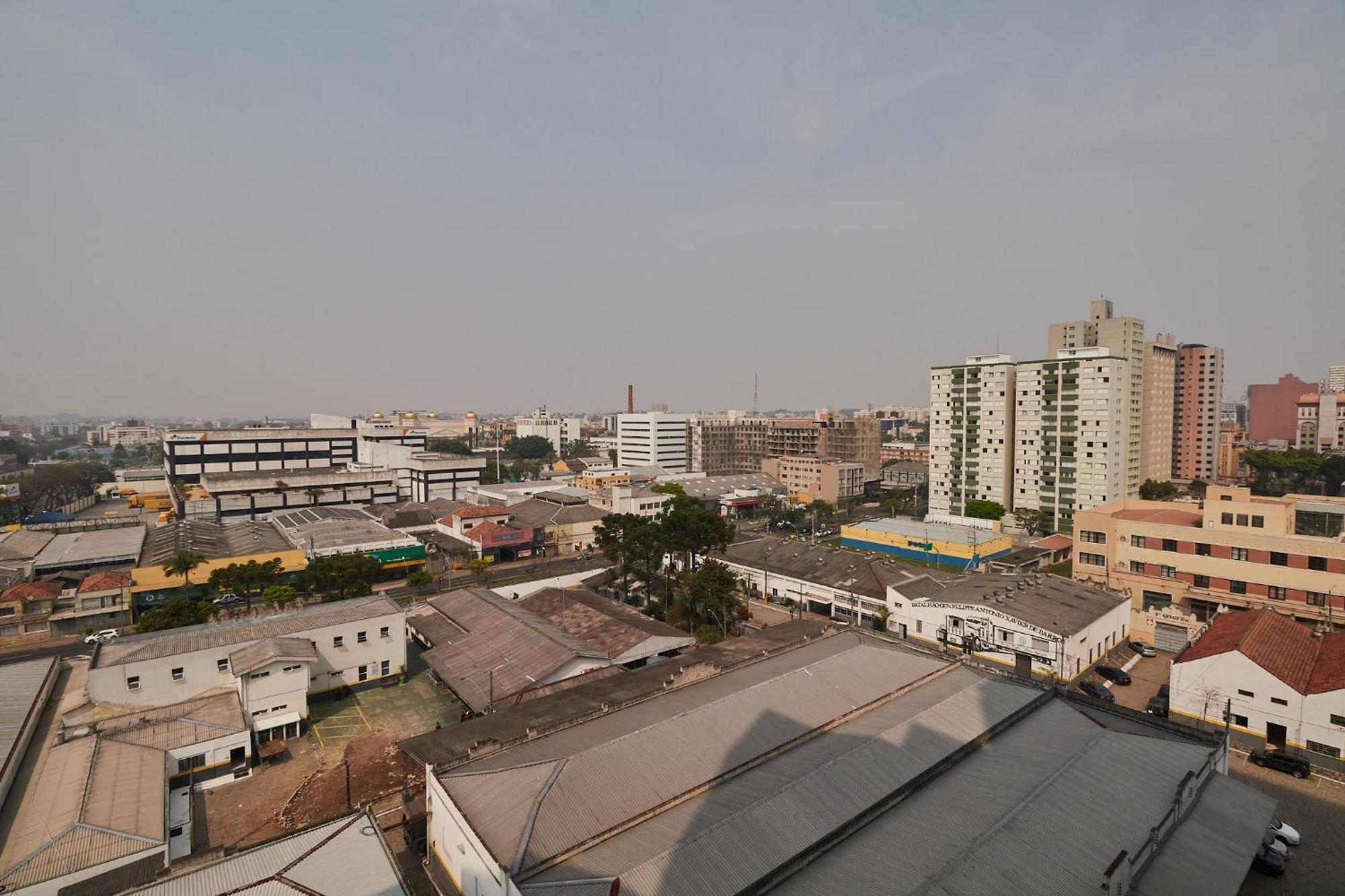 Estudio Aconchegante No Centro De Curitiba - Ar Condicio E Localizacao Perfeita! Bagian luar foto