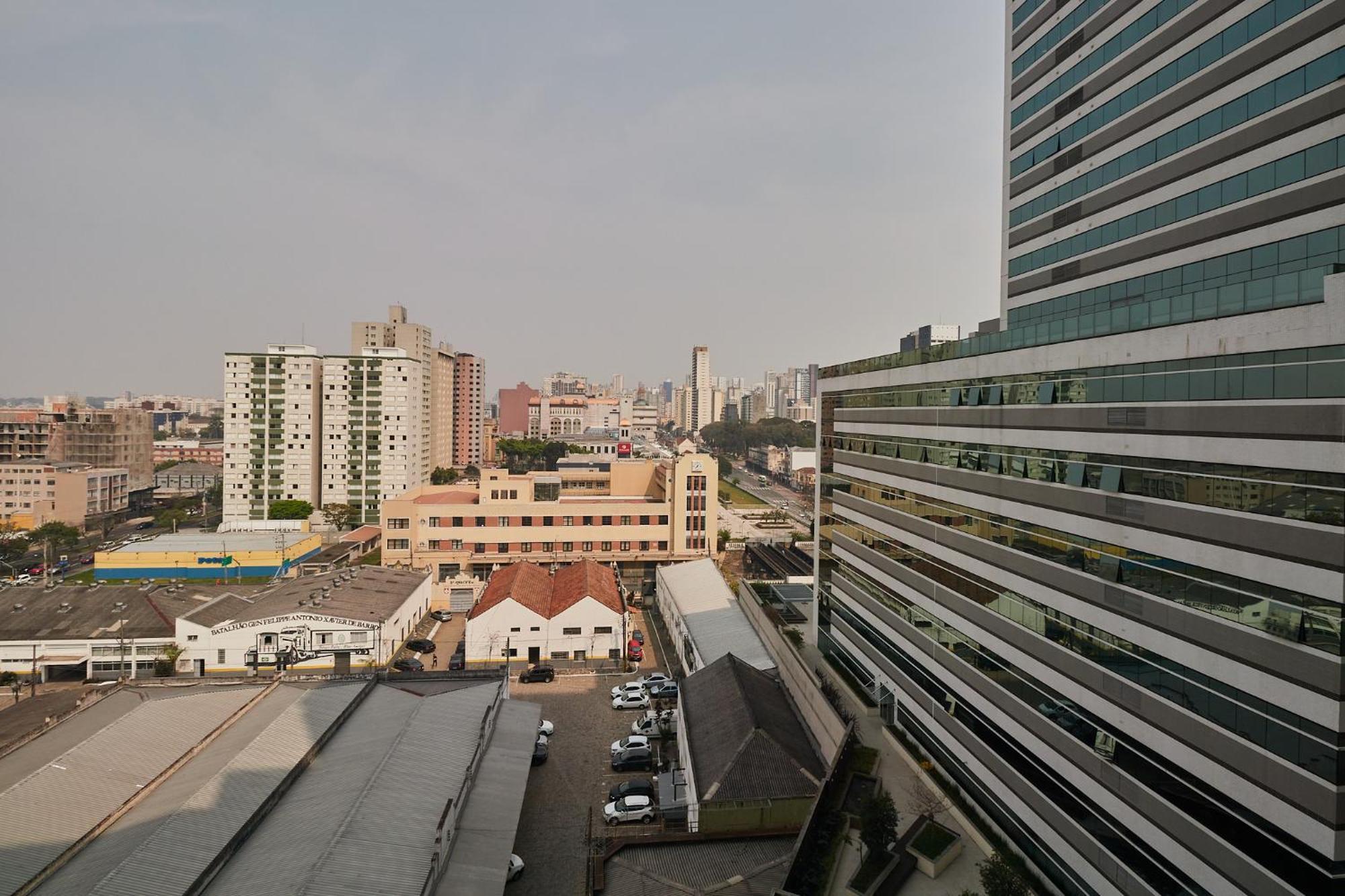 Estudio Aconchegante No Centro De Curitiba - Ar Condicio E Localizacao Perfeita! Bagian luar foto